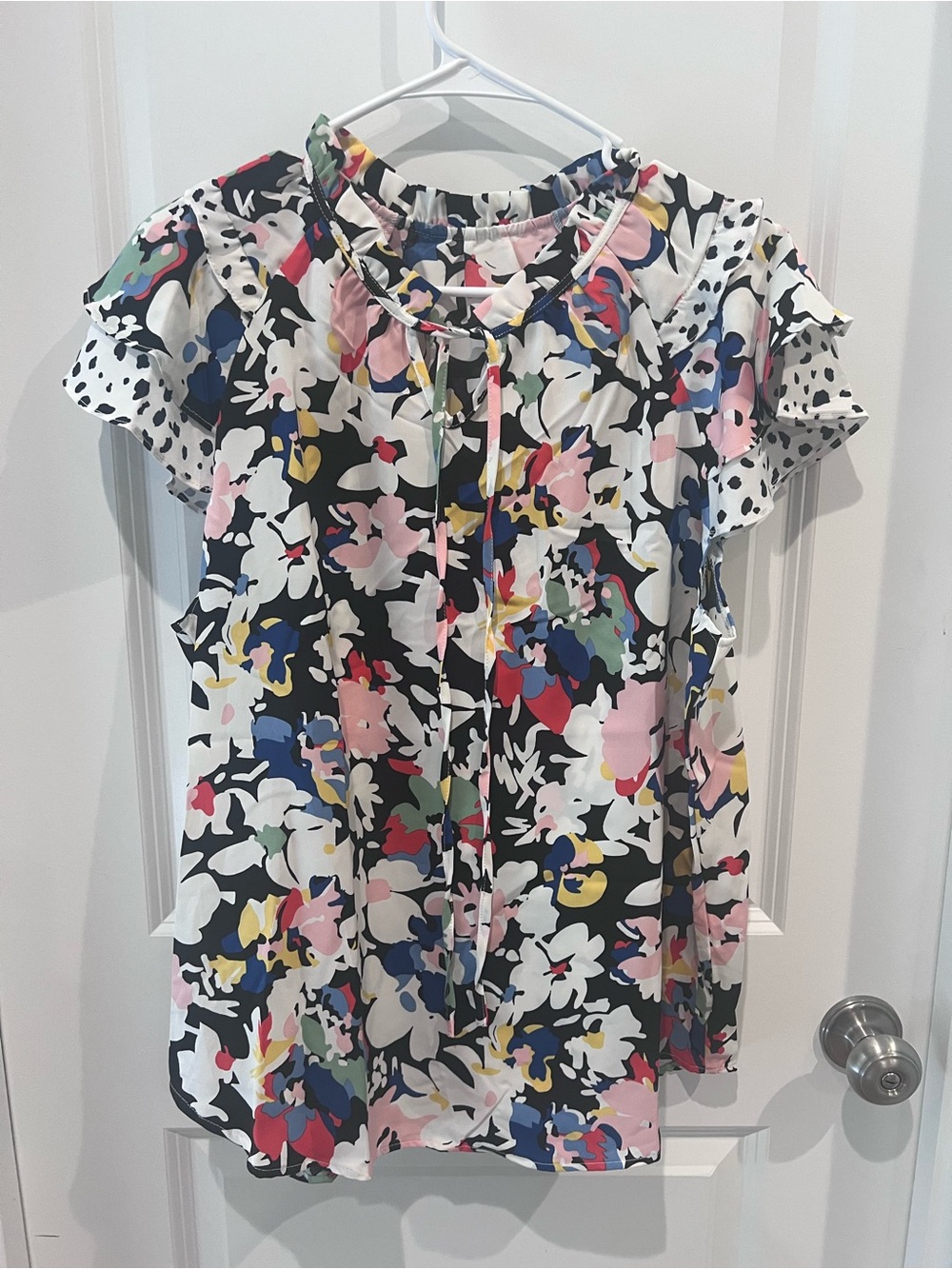 Floral Ruffle-Neck Short Sleeve Blouse in Multi/Black Size XL